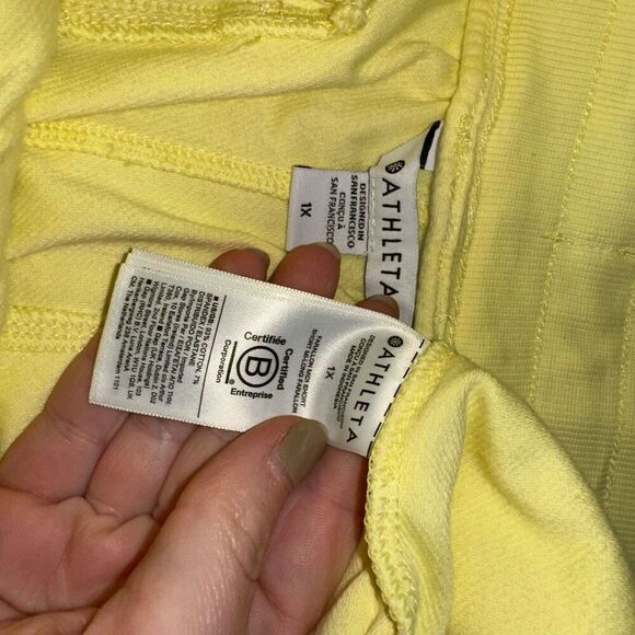 Athleta Women’s Farallon Midi Shorts Light Yellow Size 1XL NWT - Picture 8 of 9